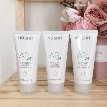 KEM ĐÁNH RĂNG AP24 TRẮNG SÁNG WHITENING FLUORIDE TOO          