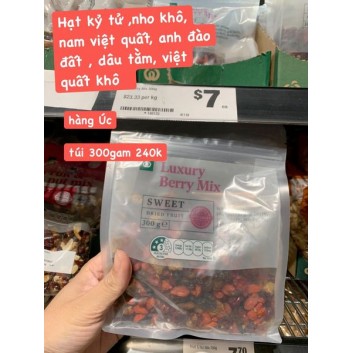 Hạt hỗn hợp Woolworths Luxury Dried Fruit Berry Mix 300g