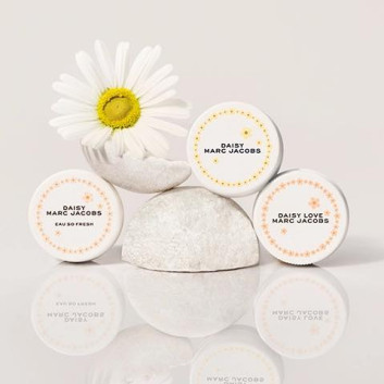 Nước hoa dạng viên nang Daisy Drops Love 300 viên