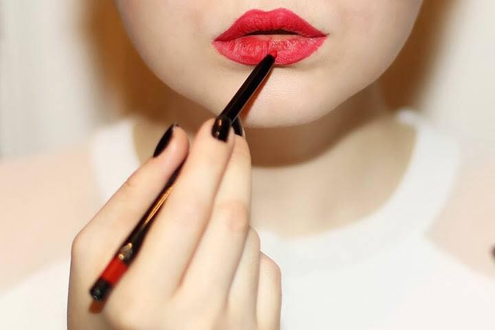 Chì kẻ viền môi  — ảnh chính
