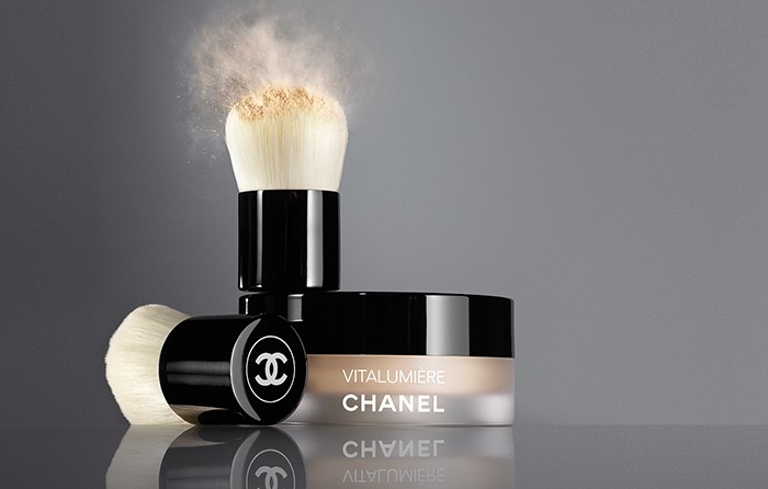 Phấn nền dạng bột CHANEL VITALUMIERE LOOSE POWDER FOUNDATION WITH MINI KABUKI BRUSH ,10g — ảnh chính