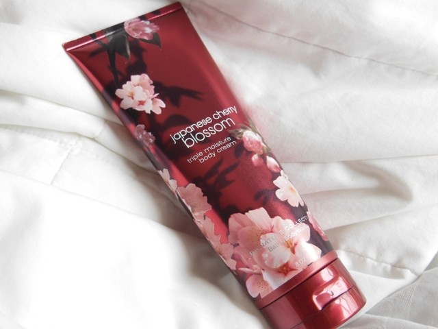  bath & Body works Triple Moisture Japanese Cherry Blossom Body Cream  cherry blooms — ảnh chính
