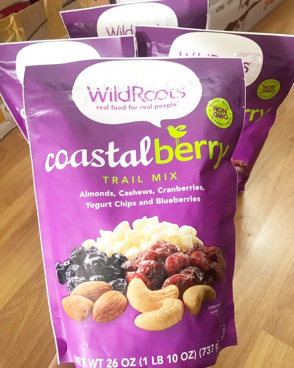 Hạt và trái cây khô hỗn hợp Wild Roots Coastal Berry Blend gói 737g Hàng Mỹ   — ảnh 2