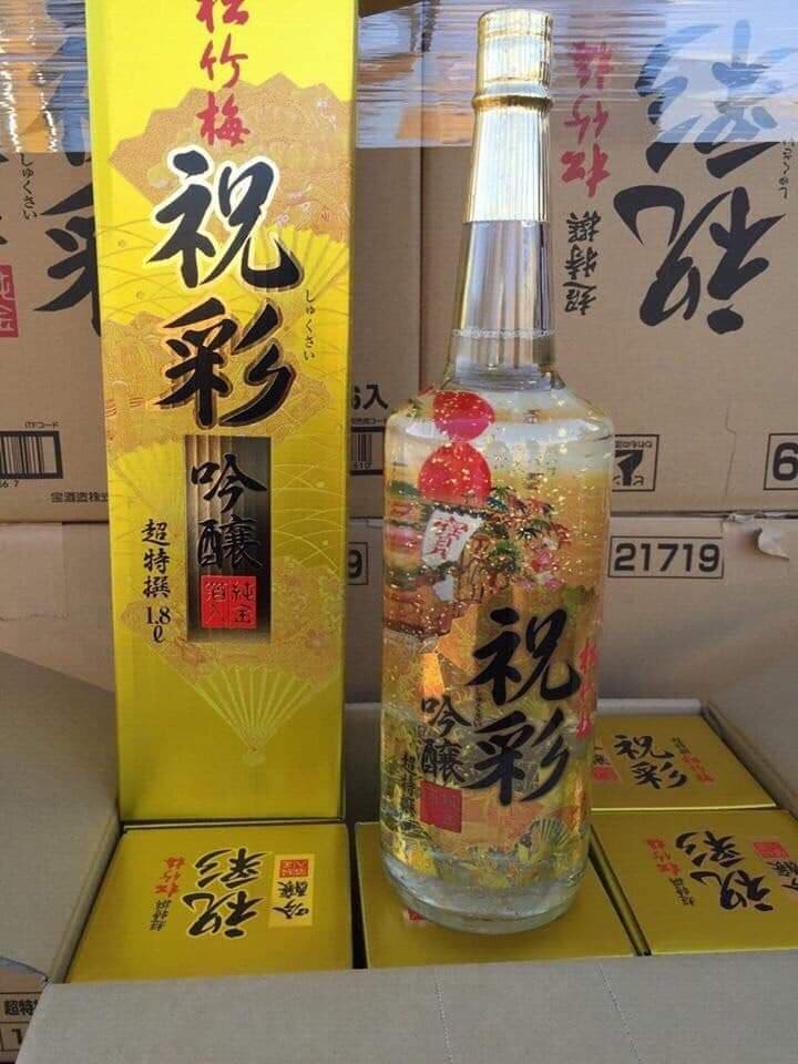 Rượu Sake vẩy vàng Hakutsuru Nhật Bản chai trắng 1.8l