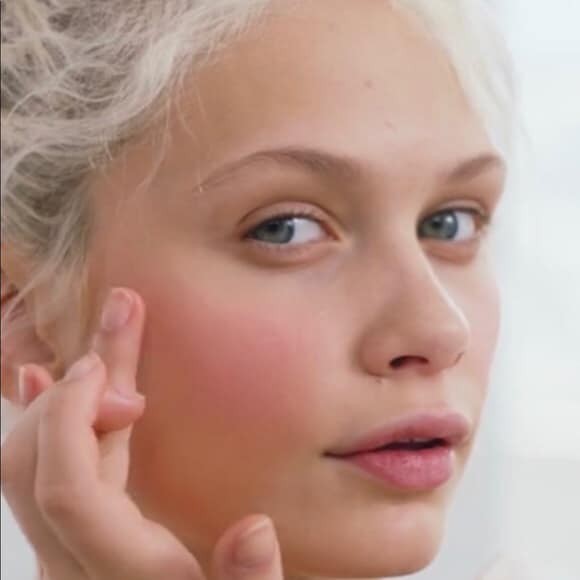 Glossier Cloud Paint hồng đào — ảnh chính