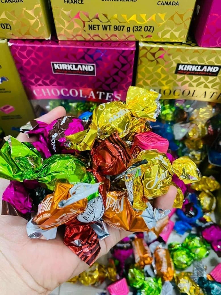 Socola Kirkland Chocolates Of The World 907g của Mỹ — ảnh chính