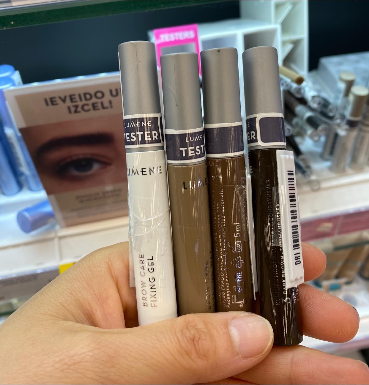 Latvia-Mascara chân mày Lumene