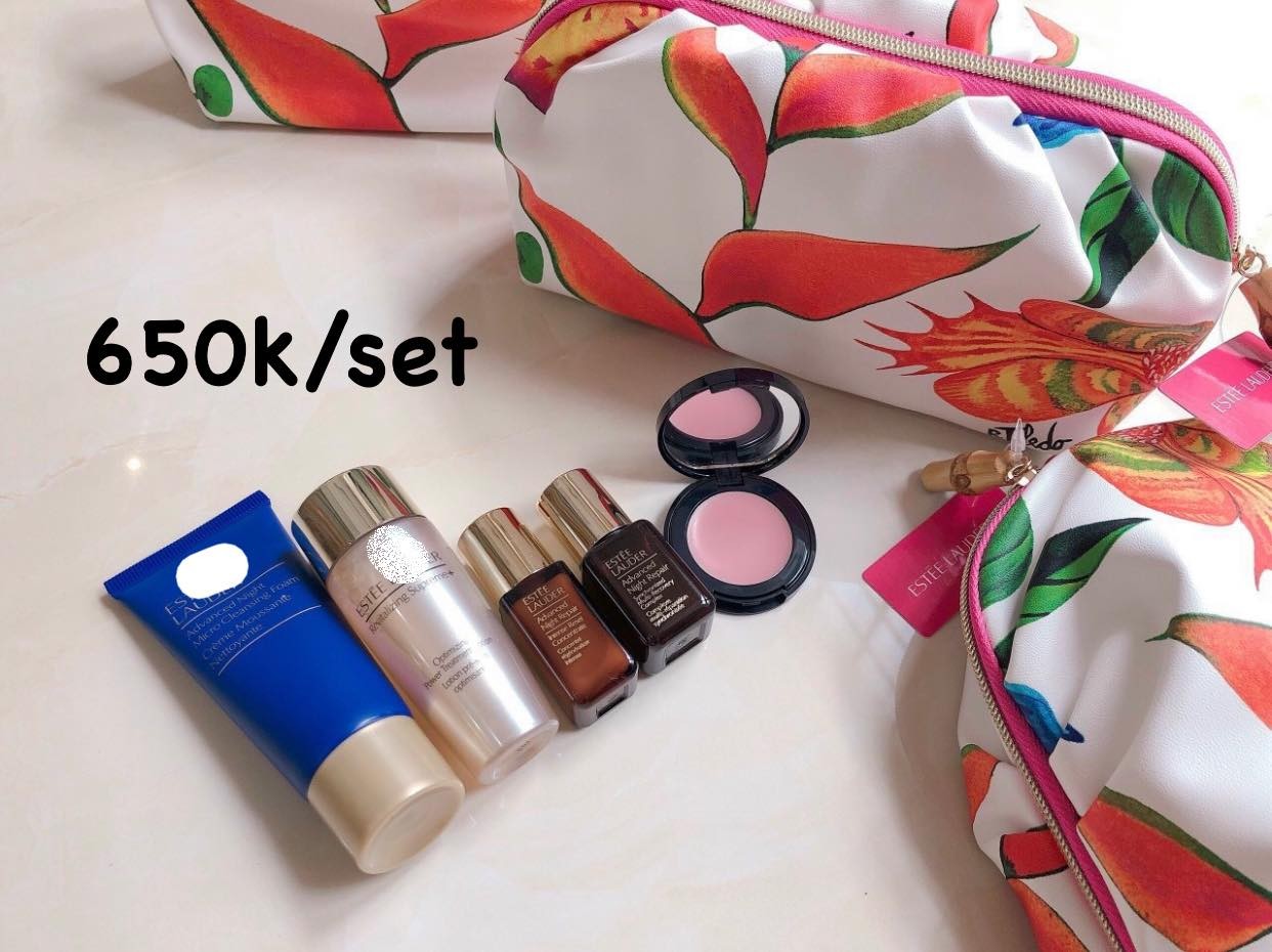 Giftset dưỡng da Estee và ví — ảnh chính