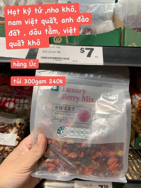 Hạt hỗn hợp Woolworths Luxury Dried Fruit Berry Mix 300g — ảnh chính