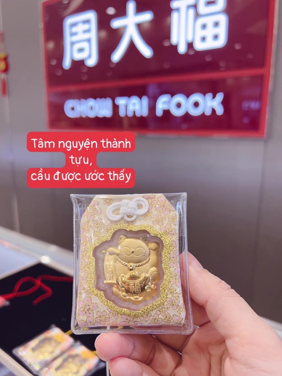 Hàng order- Túi phước Omamori Mèo Thần Tài vàng Chow Tai Fook 24K