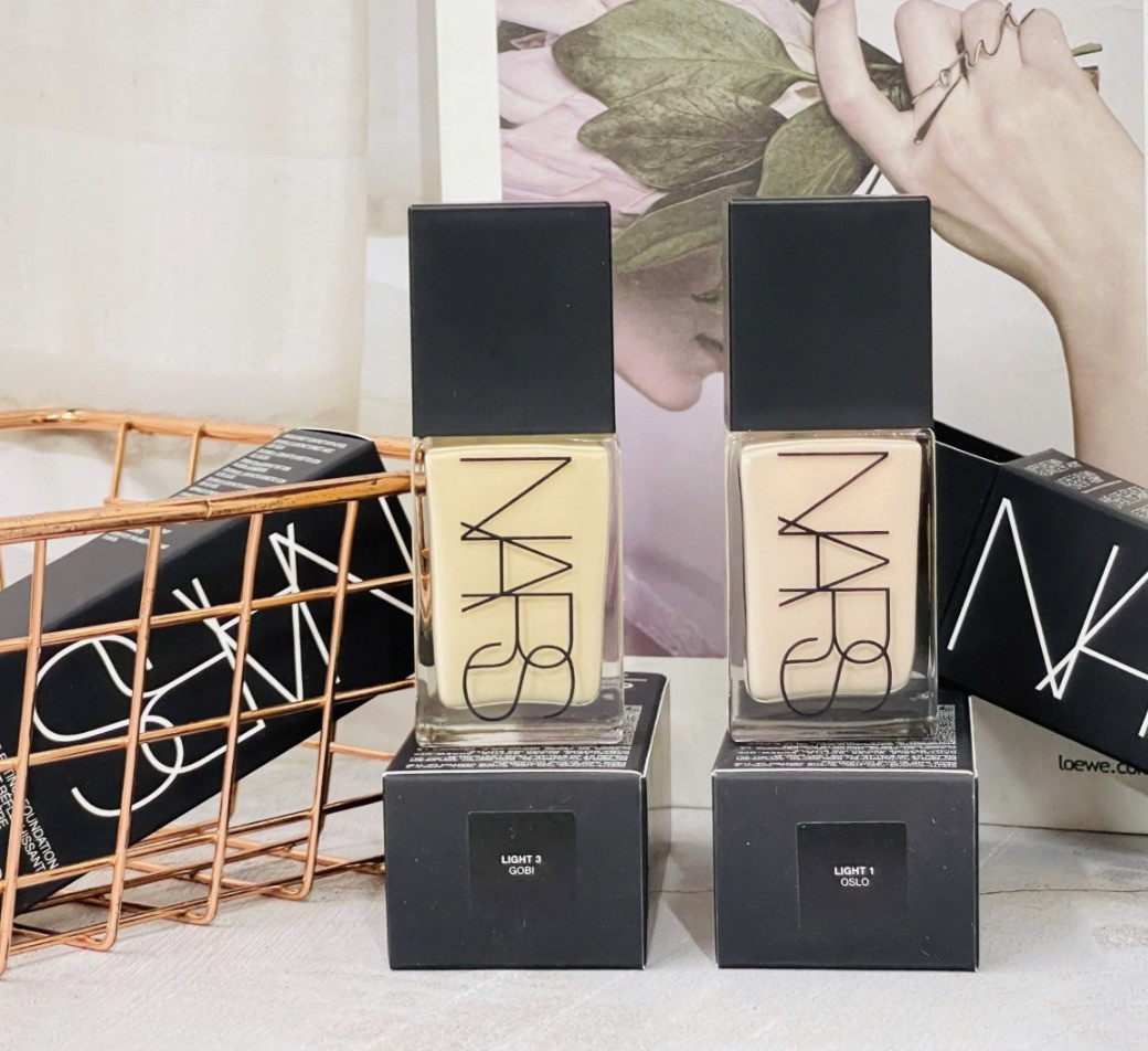 Kem nền NARS Light Reflecting Advanced Skincare Foundation