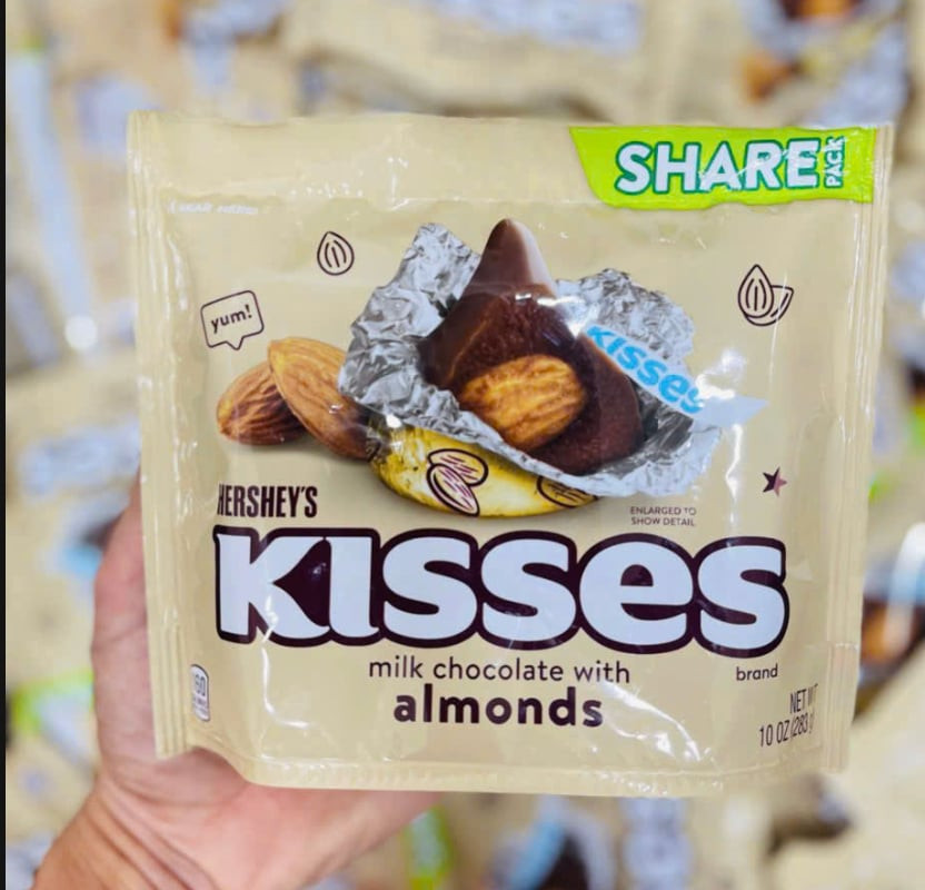 Kẹo HERSHEY'S - Kisses Milk Chocolate With Almonds — ảnh chính