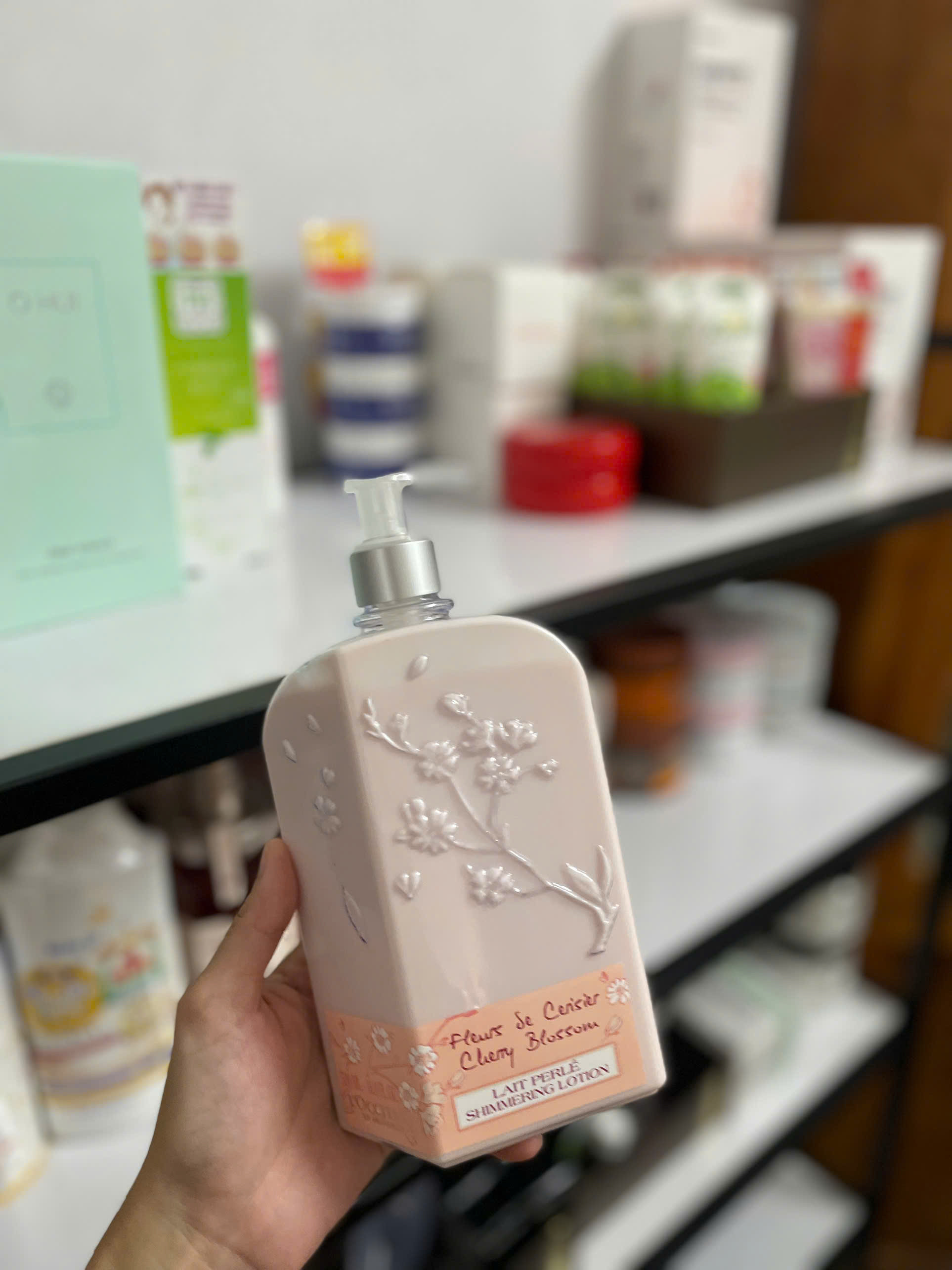 Sữa Dưỡng Thể Hoa Anh Đào Cherry Blossom Shimmering Lotion 500ml — ảnh chính