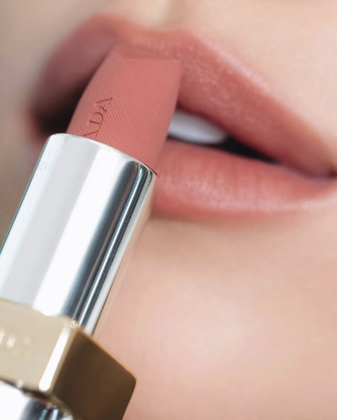 Son Prada Monochrome Hyper Matte Lipstick B02 Quartz — ảnh chính