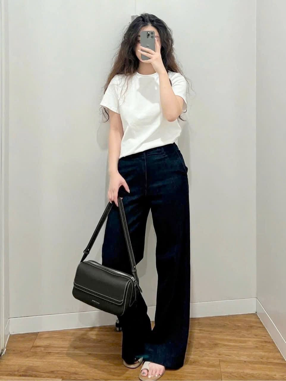Quần jean ống suông Uniqlo