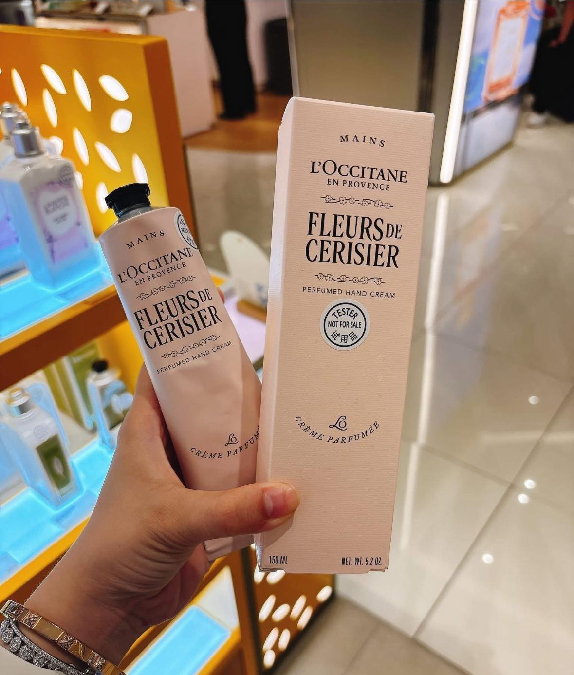Kem dưỡng tay L'Occitane Fleurs de Cerisier Perfumed Hand Cream — ảnh chính