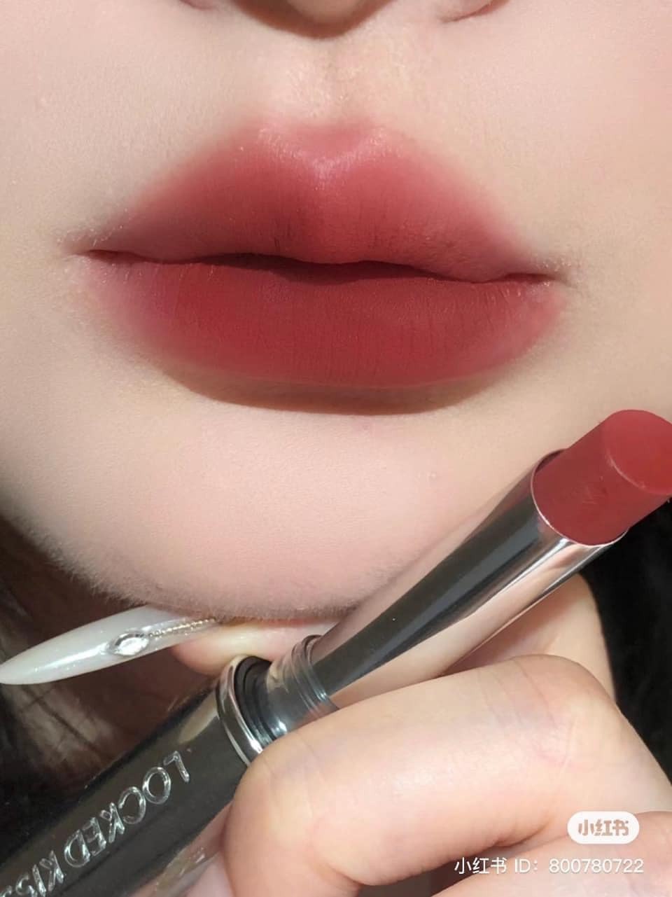 Mac Locked Kiss màu 79 Coy — ảnh chính