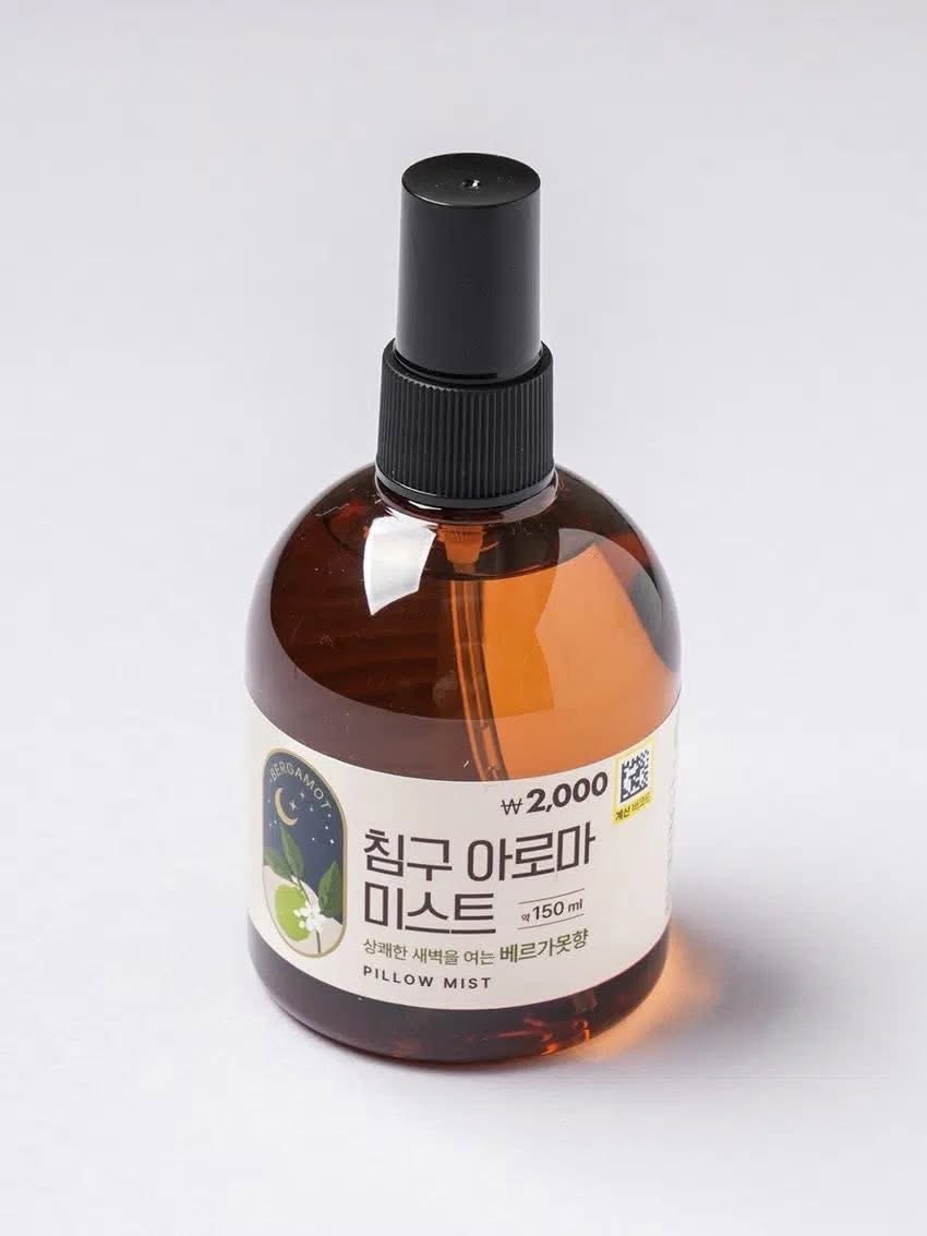Xịt thơm chăn ga gối Daiso Pillow Mist 150ml — ảnh chính