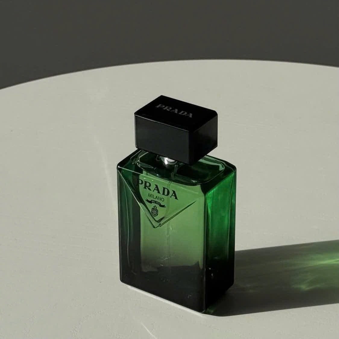 Prada 𝗣𝗮𝗿𝗮𝗱𝗶𝗴𝗺𝗲 𝗘𝗮𝘂 𝗱𝗲 𝗣𝗮𝗿𝗳𝘂𝗺 2O25 — ảnh chính